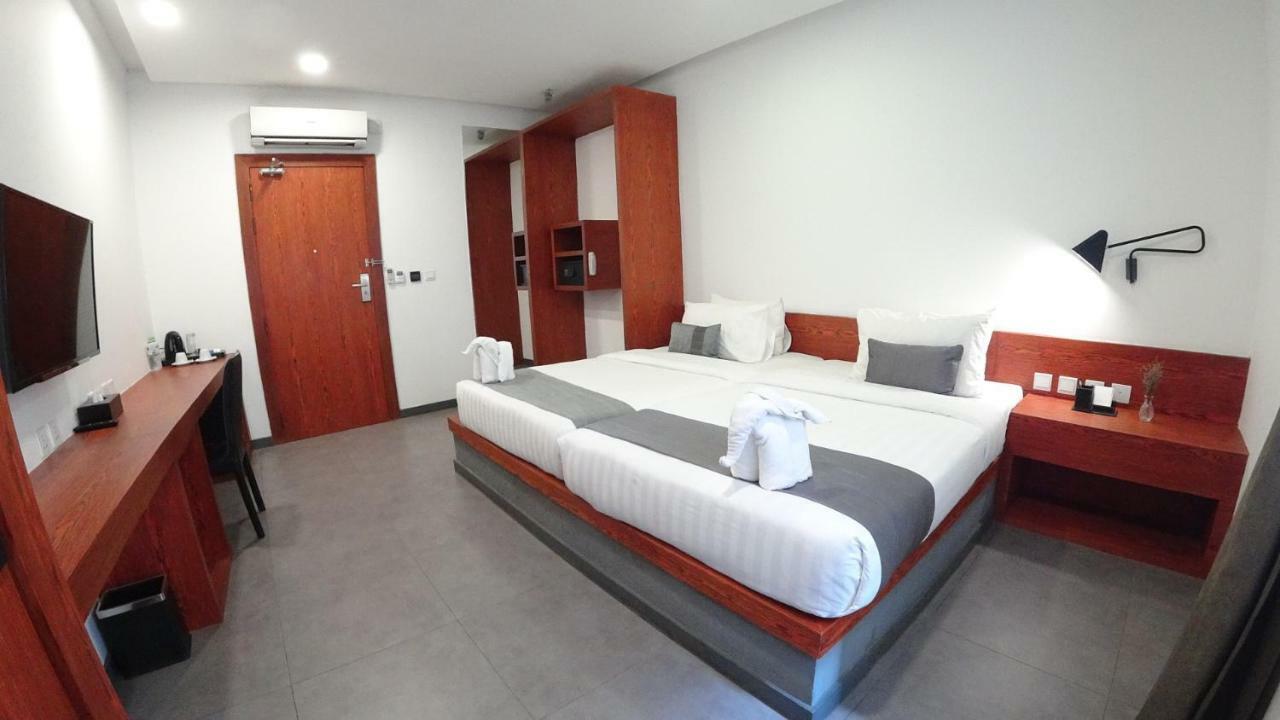 Hotel Records Phnom Penh Exteriör bild
