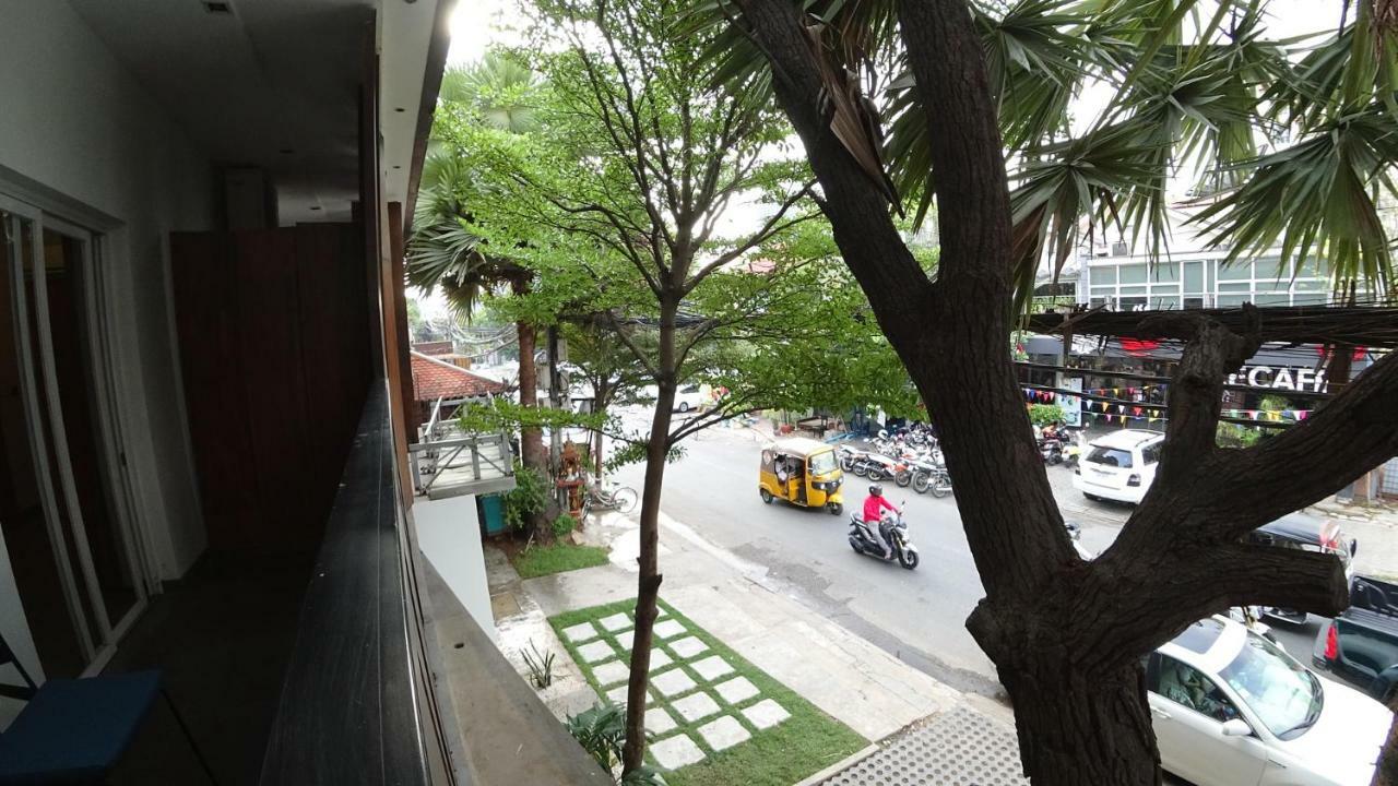 Hotel Records Phnom Penh Exteriör bild