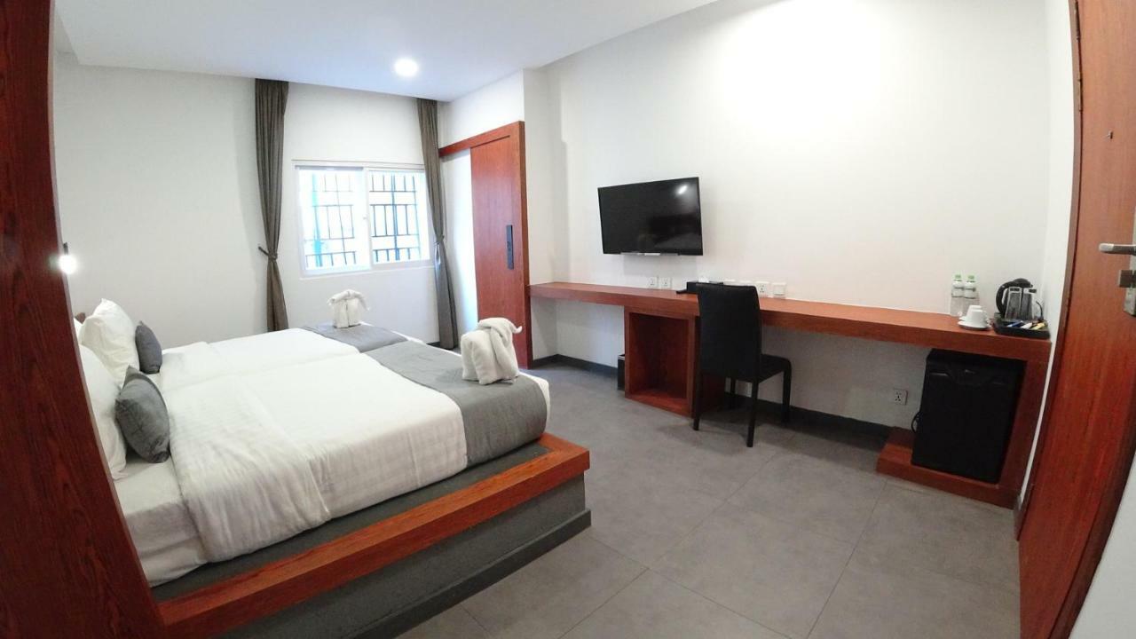 Hotel Records Phnom Penh Exteriör bild