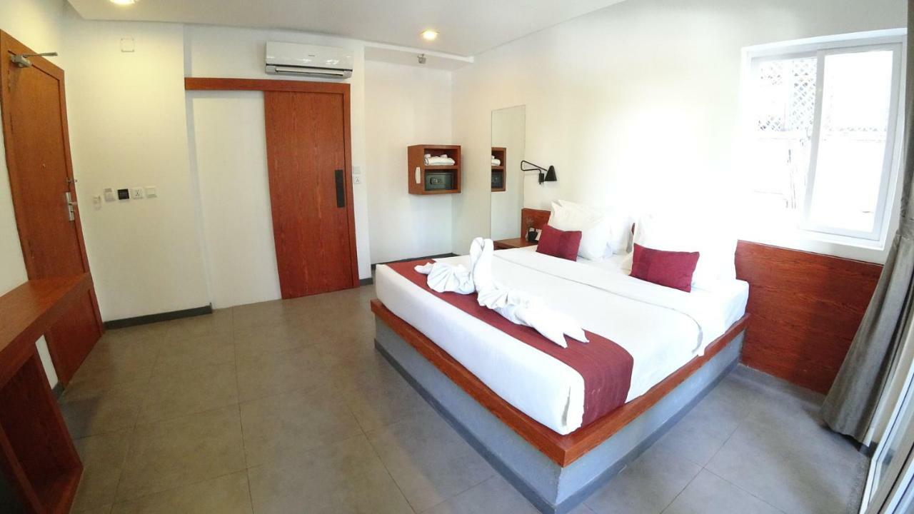 Hotel Records Phnom Penh Exteriör bild