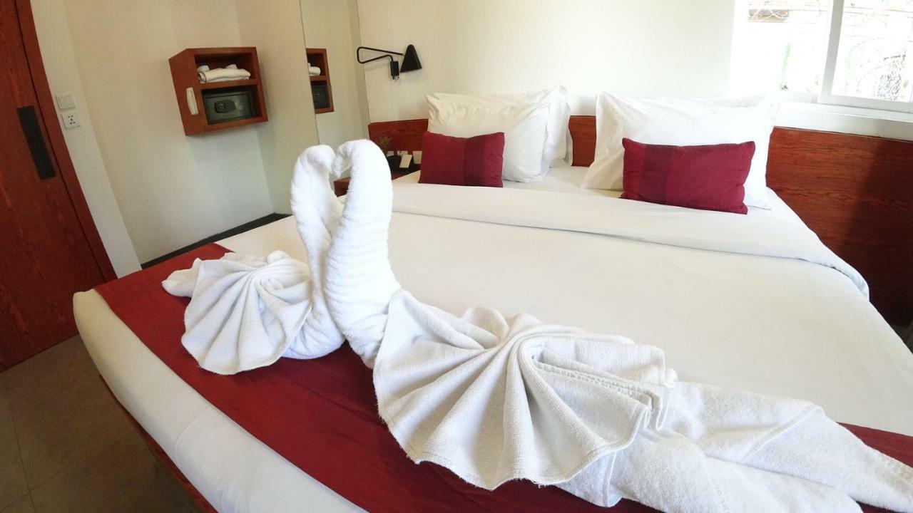 Hotel Records Phnom Penh Exteriör bild