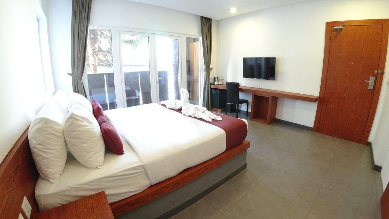 Hotel Records Phnom Penh Exteriör bild