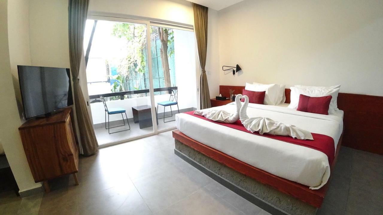 Hotel Records Phnom Penh Exteriör bild