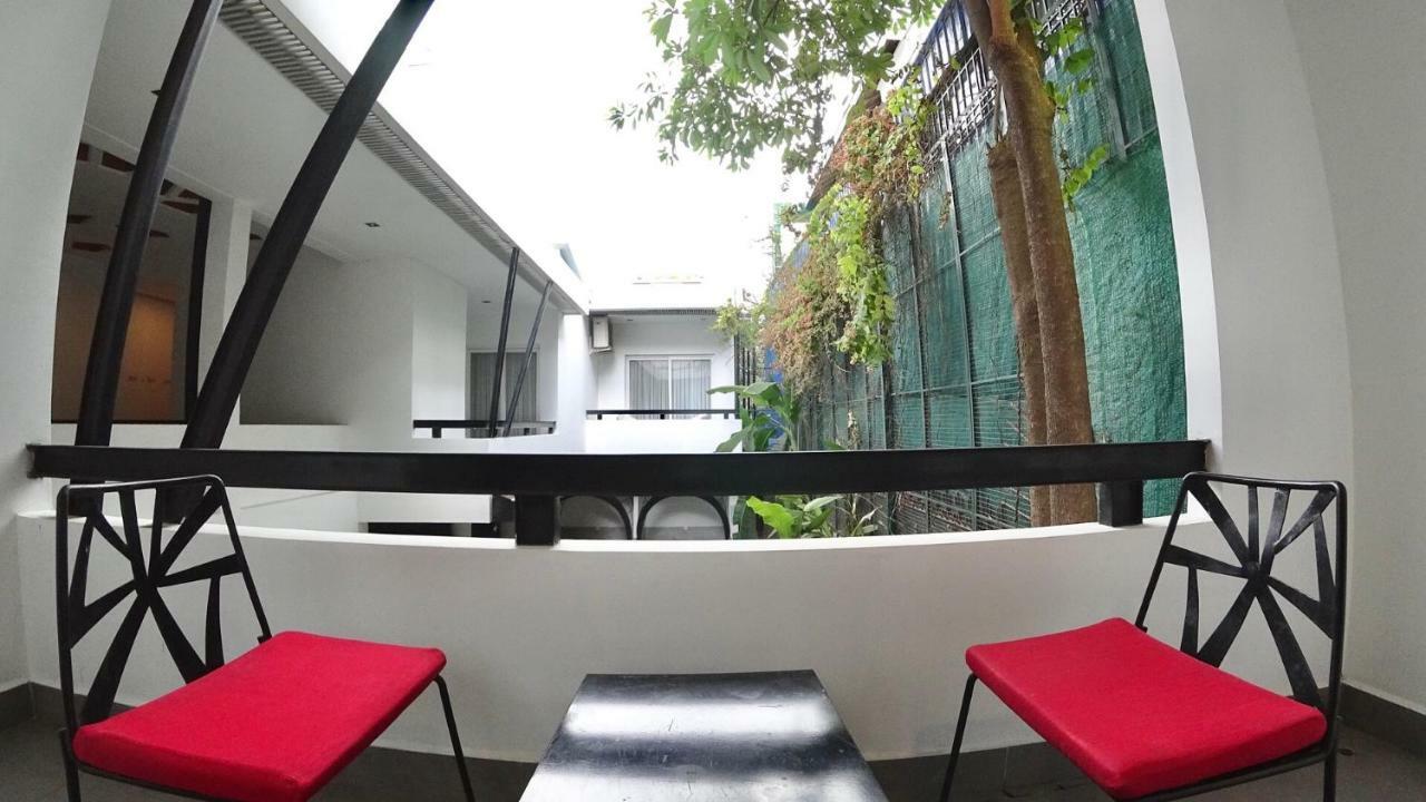 Hotel Records Phnom Penh Exteriör bild