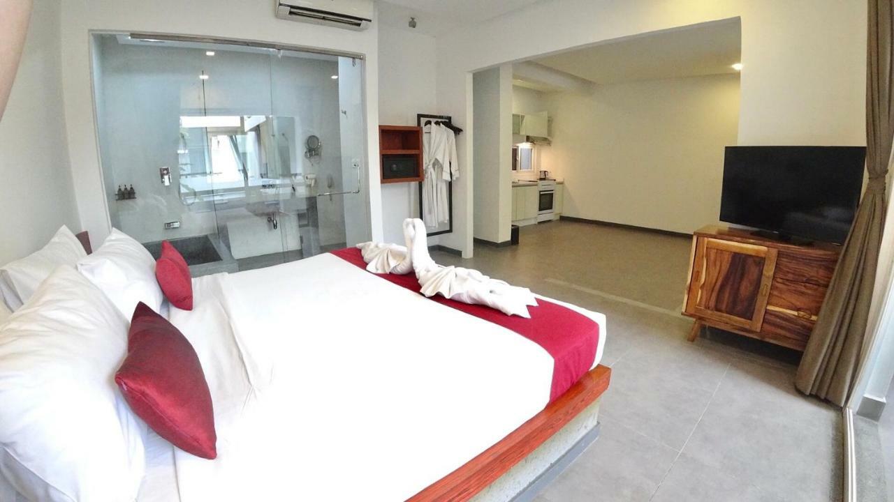 Hotel Records Phnom Penh Exteriör bild