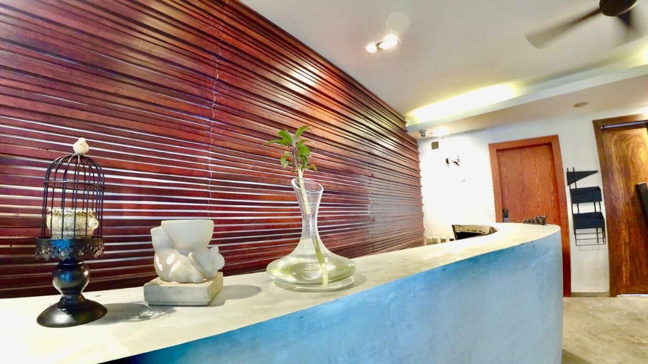 Hotel Records Phnom Penh Exteriör bild