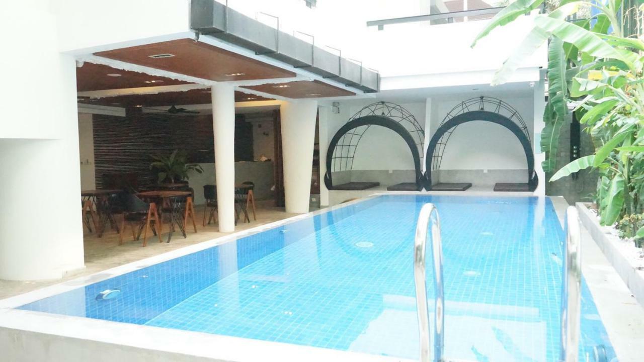 Hotel Records Phnom Penh Exteriör bild